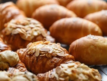 ครัวซองต์หลากหลายแบบ · Croissant Selection